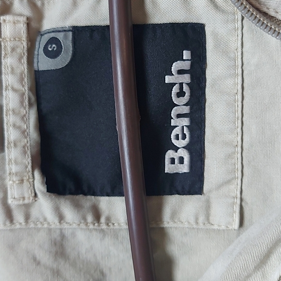 Bench zippered lightweight jacket.  Size small. Two zippered pockets. - Picture 5 of 8
